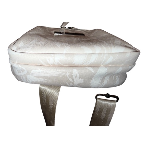 Petunia Pickle Bottom Sling Bag Crossbody Linen Blossoms - Picture 6 of 10